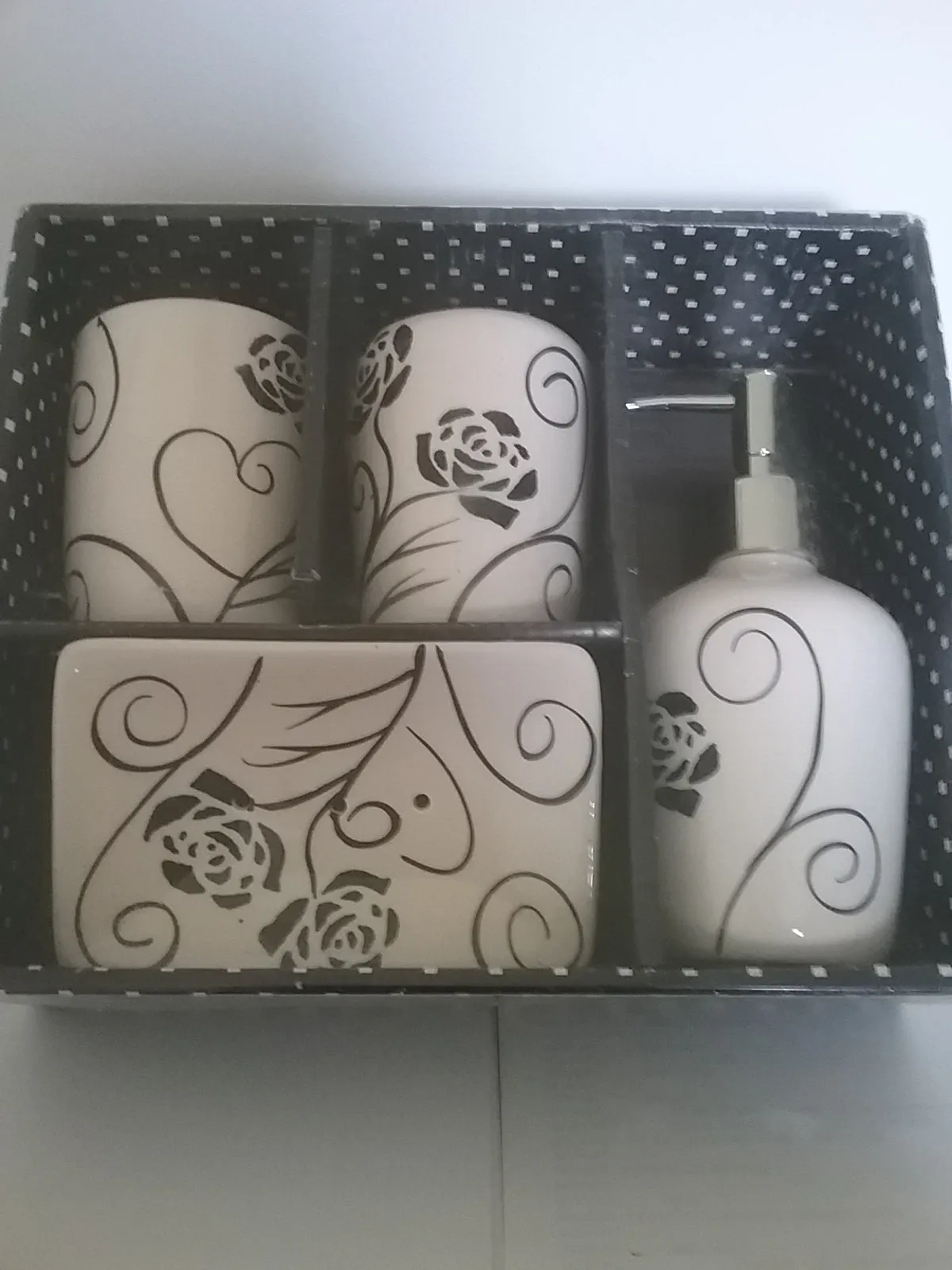 Black Flower Bathroom Accessory Set